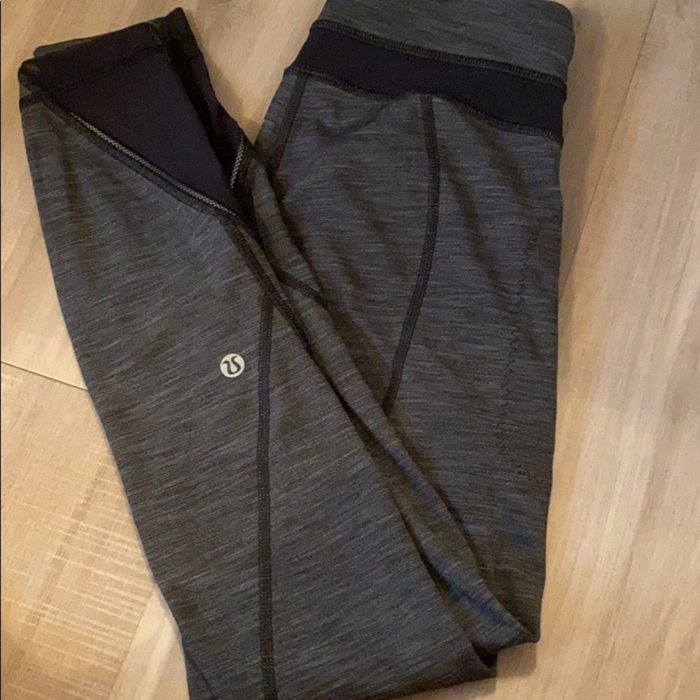 dark grey lululemom athletica leggings